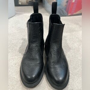 Dr Martens Kensington Flora Floral Embossed Chelsea Boots. Black. Size 6